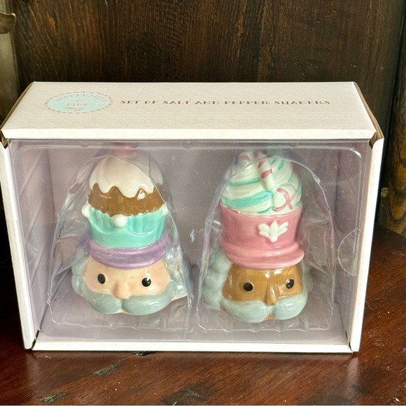 Peppermint & Pine Pastel Nutcrackers Ceramic Christmas Salt & Pepper Shaker Set - Picture 4 of 6